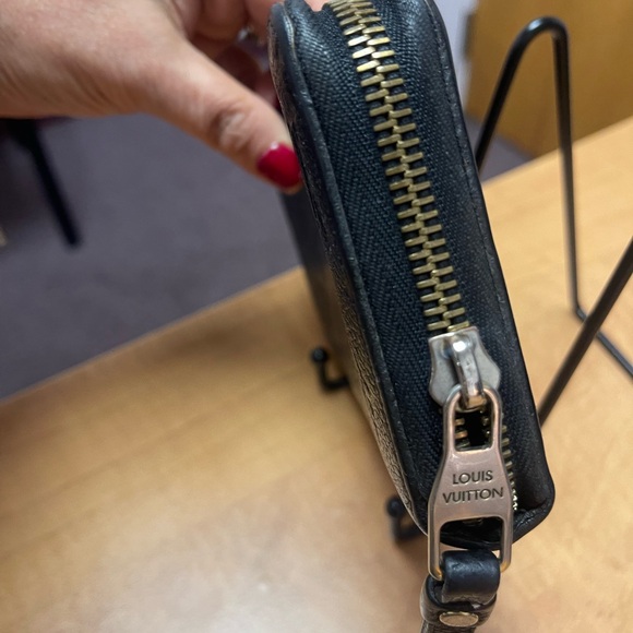 - Louis Vuitton Monogram Wallet - Picture 8 of 8